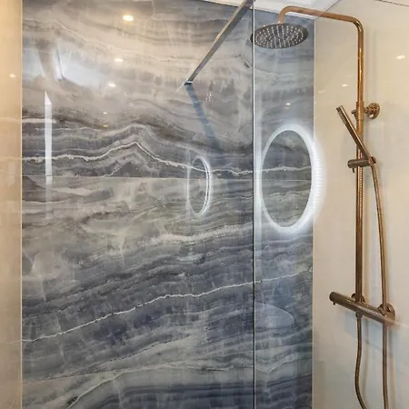 Alpha And Simba 두브로브니크