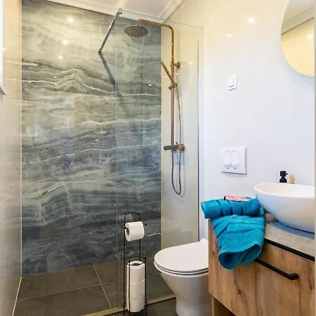 아파트 Alpha And Simba *