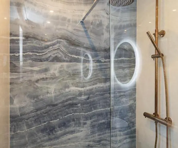 Alpha And Simba 두브로브니크