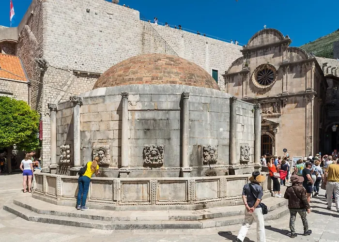 Alpha And Simba 두브로브니크